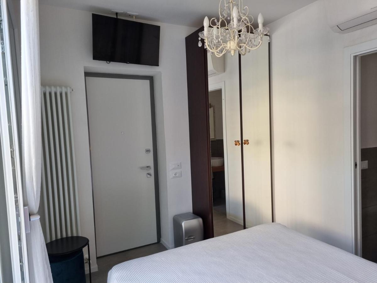 Residenza Azzurra Ξενοδοχείο Κατόλικα Εξωτερικό φωτογραφία